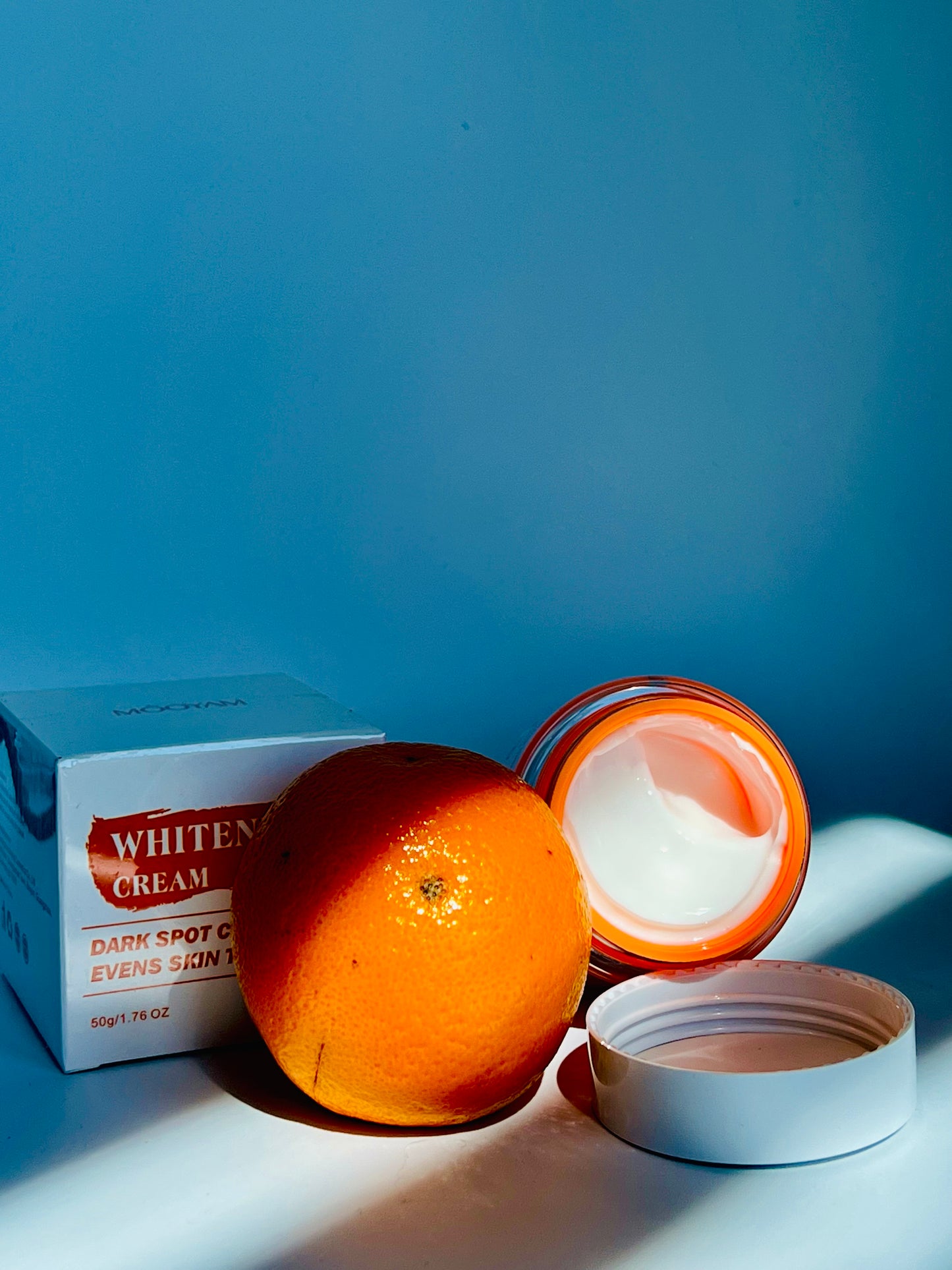 Crème unifiante de teint et correctrice de tâches sombres